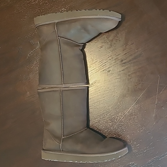 UGG classic short brown boots excellent preloved condition Size 8 authentic EUC! - Picture 9 of 15